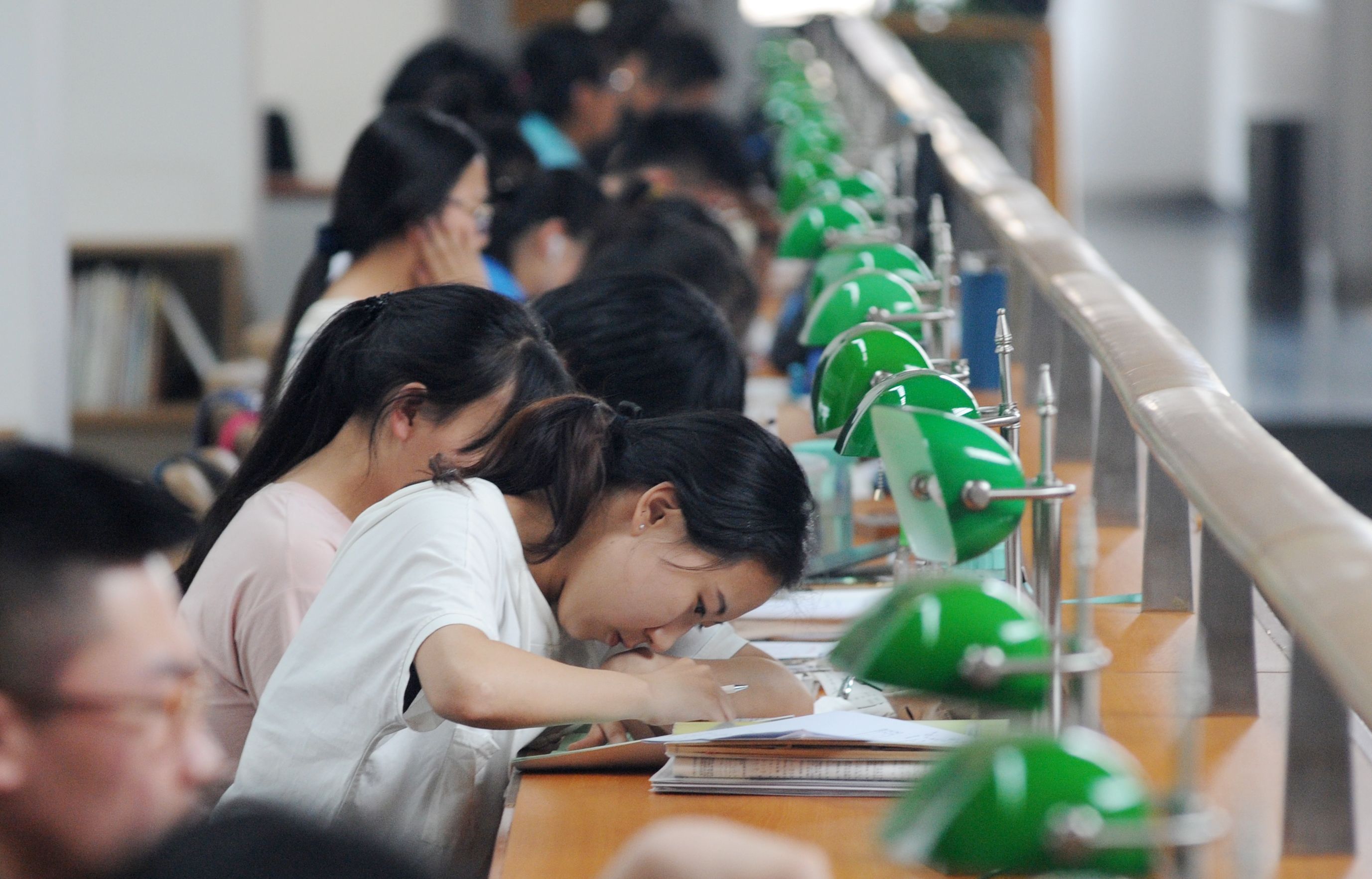 students studying for the gaokao